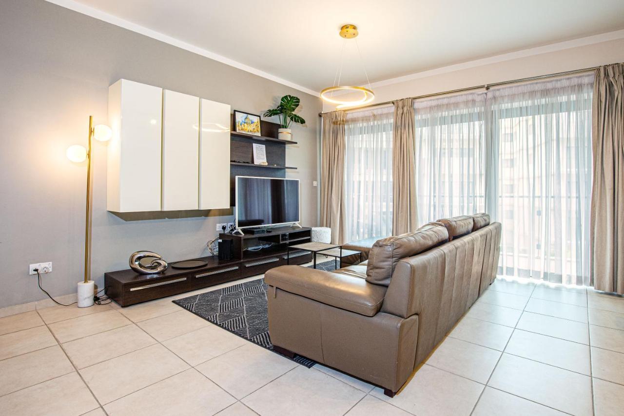 Cozy, Modern In The Heart Of St Julians Apartment *