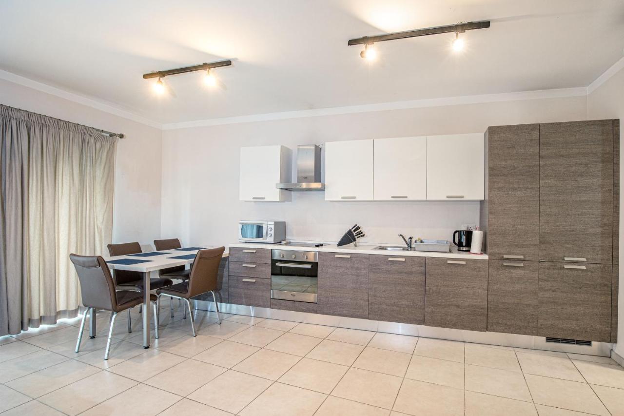 Cozy, Modern In The Heart Of St Julians Apartment